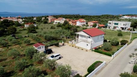 VIR ISLAND - Apartment house on a spacious plot