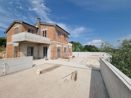 ISTRIA, SVETI LOVREČ - Villa with pool and garage in an idyllic location