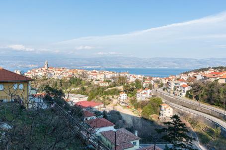 OTOK KRK, VRBNIK - Trosobni stan s pogledom na more