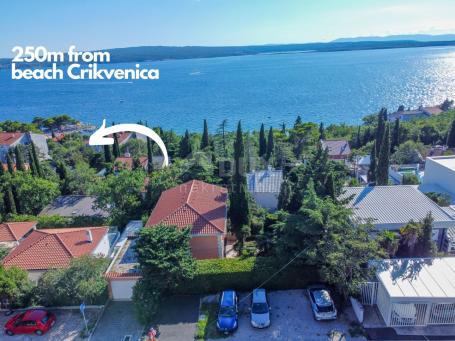 CRIKVENICA, DRAMALJ - rustikalna vila s rimskim vrtom samo 250 metara od plaže, GARAŽA, ekskluzivno