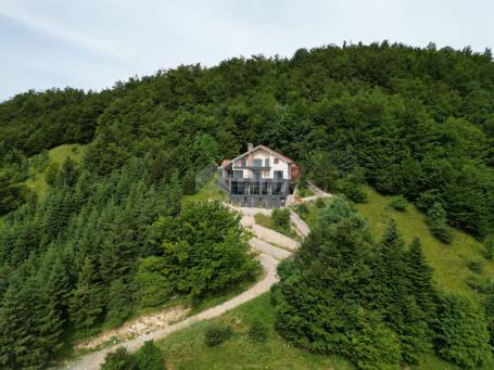 GORSKI KOTAR, CRNI LUG – Luxusvilla mit 20.000 m2 Garten