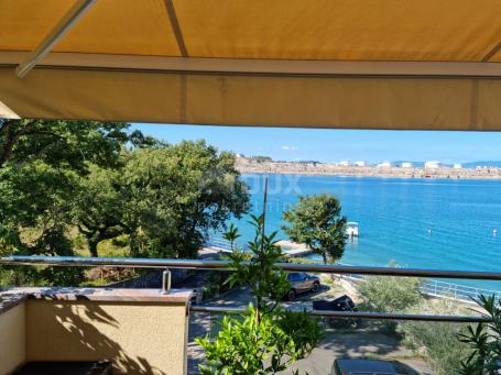 KRK ISLAND, OMIŠALJ - Furnished apartment 20 meters from the sea