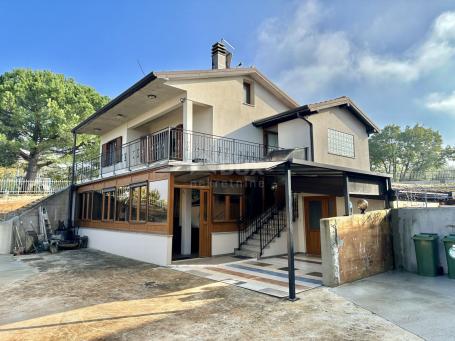 ISTRIA, BUJE - Detached house with pool and sea view