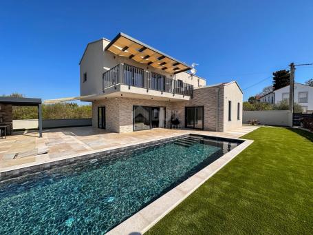 ISTRIEN, SVETI LOVREČ - Eine wunderschöne Villa mit Swimmingpool an einem ruhigen Ort