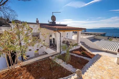 RIJEKA, KANTRIDA - Haus mit Pool in der Nähe des Meeres