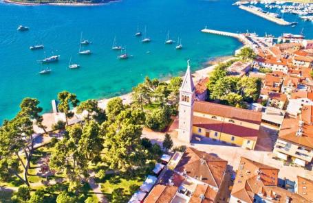 ISTRA, NOVIGRAD - Stan panoramskog pogleda na odličnoj lokaciji, 300m od mora