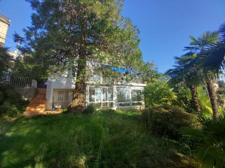 OPATIJA, CENTER - detached house with a beautiful view and garden in the center of Opatija