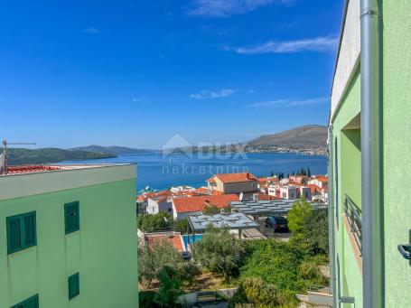 TROGIR, OKRUG GORNJI - große Wohnung in einem neuen Gebäude 400 Meter vom Meer entfernt, Terrasse, P