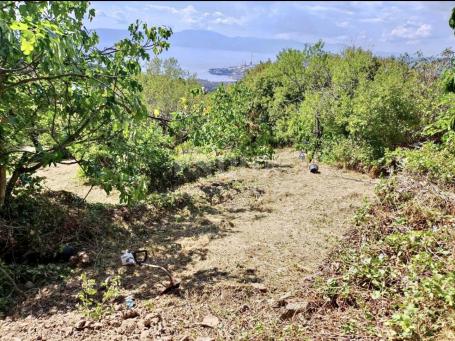 BAKAR, HRELJIN – heruntergekommenes Haus 100m2 mit Meerblick + Umgebung 1677m2