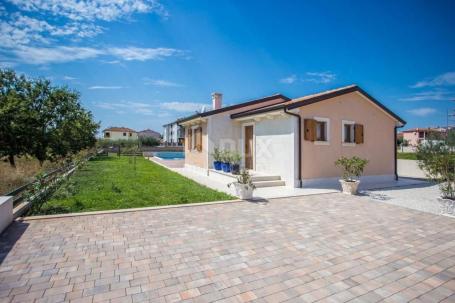 ISTRIA, POREČ - Neat one-story house with a large garden