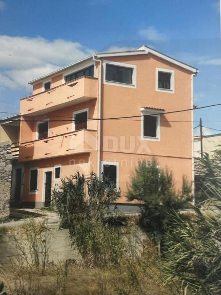 PAG - Kuća s tri apartmana s pogledom na more