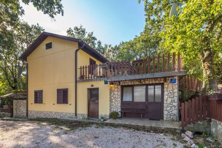 INSEL KRK, RISIKA - Apartmenthaus mit großem Garten