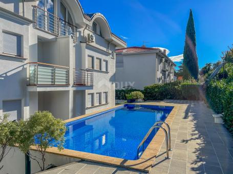 OPATIJA, IČIĆI – hervorragendes Haus in einem neueren Gebäude mit Pool in Strandnähe, Panoramablick 