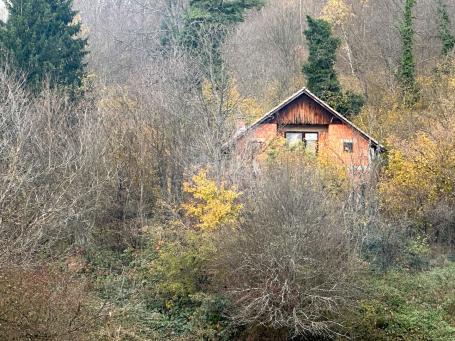 GORSKI KOTAR, BROD MORAVICE- Kuća na osami s velikim potencijalom