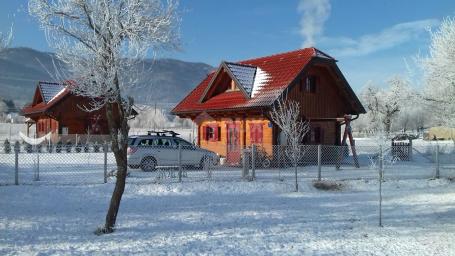 OTOČAC, LIČKO LEŠČE - Kuća u prirodi s bazenom