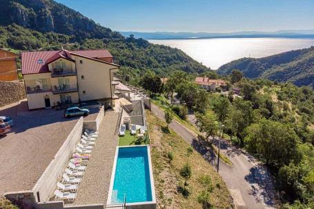 OPATIJA, LOVRANSKA DRAGA - Apartmentvilla 600m2 und Restaurant mit Panoramablick in einer Oase der R