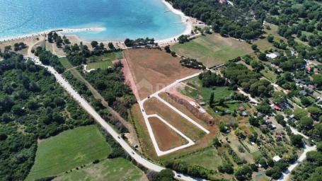 ISTRIEN, ŠTINJAN - Ackerland 60 Meter vom Meer entfernt