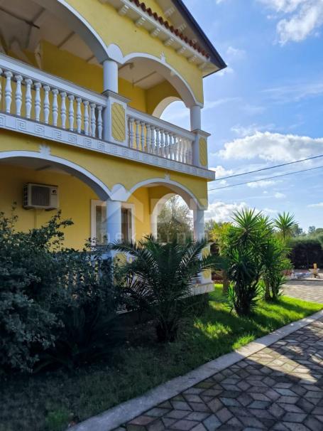 ISTRIA, UMAG Picturesque house with 4 apartments and a swimming pool!