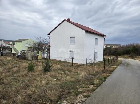 DALMATIEN, OBROVAC Familienhaus 400 m vom Meer entfernt