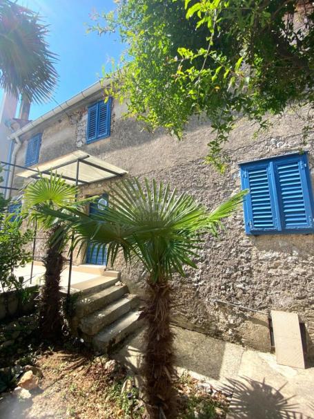 KRK ISLAND, MALINSKA - Authentic house with a yard and wonderful stone details