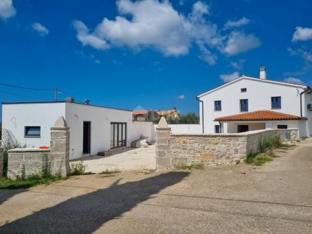 ISTRIA, BALE (surroundings) - Two renovated residential buildings in a great location, opportunity!