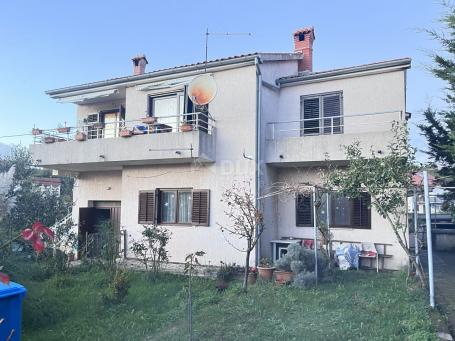 RIJEKA, SRDOČI, CENTER - detached house with 3 apartments + auxiliary building + garden! OPPORTUNITY