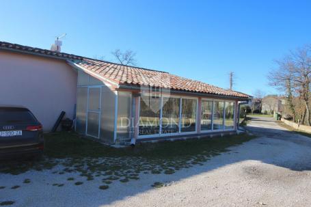 Marčana, surroundings, house with a spacious garden