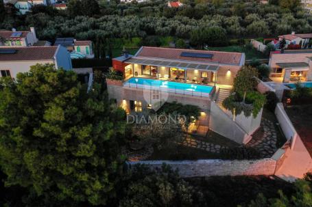 Fazana-Moderne Haus mit Pool im Obergeschoss und Meerblick