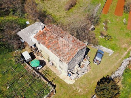 Labin, okolica, istarska kuća na velikom imanju