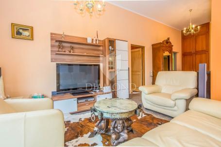 House with 4 apartments in an attractive location near the beach and the center of Porec