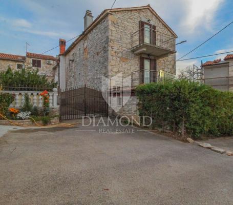 Stone Istrian house in a quiet location