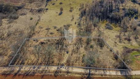 Building land in a quiet location near Grožnjan