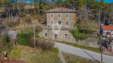 Indigenes istrisches Haus mit Potenzial und Blick auf Grožnjan