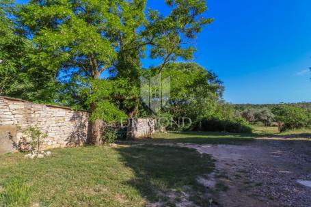 Rovinj, okolica, imanje sa kućom kao prilika za ulaganje