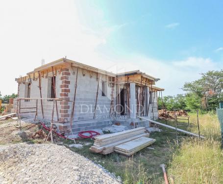 Kanfanar, Umgebung, neues Haus mit Pool in der Natur