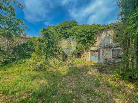 Oprtalj Umgebung, verfallenes Haus zur Anpassung in ruhiger Lage