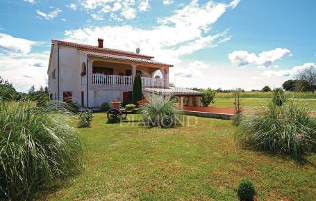 Barban, surroundings, family house with a large garden