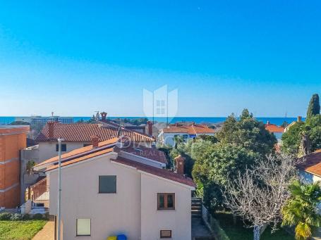 Poreč, Wohnung 300 m von den schönsten Stränden mit Aussicht!