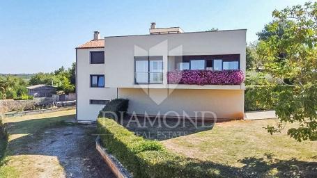 Poreč, Umgebung, ausgezeichnetes Haus mit Panoramablick auf das Meer!