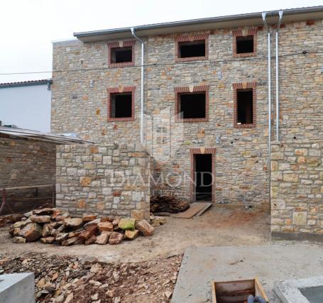 Stone house with swimming pool near Svetvinčent