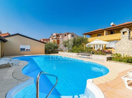 Poreč, Apartmenthaus mit Swimmingpool und großem Garten!