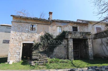 Central Istria, surroundings, house for adaptation with a spacious plot