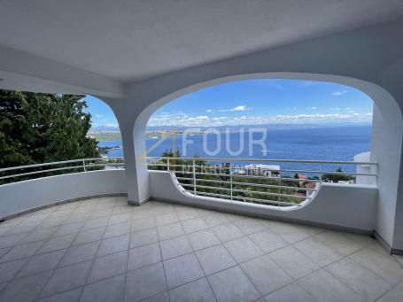 Opatija, 281. 14m2, dvoetažni stan, parking, blizina mora