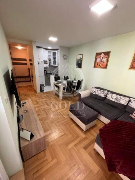 IZDAVANJE Stan 2. 5: NOVI SAD- Bulevar Patrijarha Pavla, 48m2, 450e ID#4832