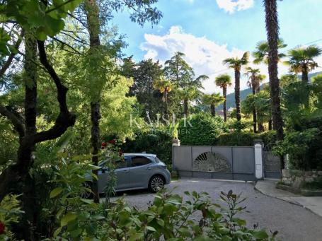 Opatija, Center - Two-story apartment in a villa in the heart of the city, 205 m2