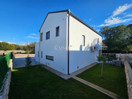 Insel Krk, Malinska - modernes Haus mit Swimmingpool