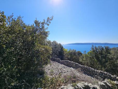 Insel Krk - Ackerland 150 m vom Meer entfernt