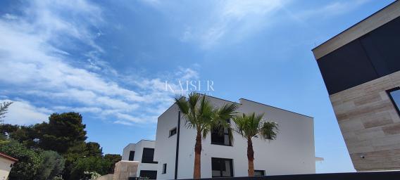 Medulin - moderna vila s bazenom, 290 m2