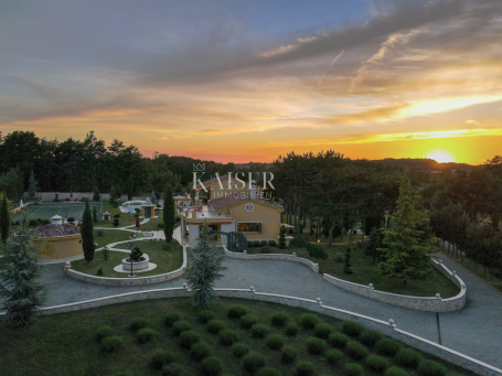 Istria, Pazin - unique property, 42000 m2