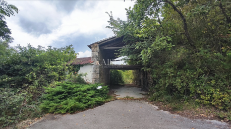 Labin - estate with a house and building land, 90,700 m2